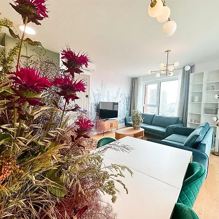 Апартаменты Luxurious Brand New Free Parking