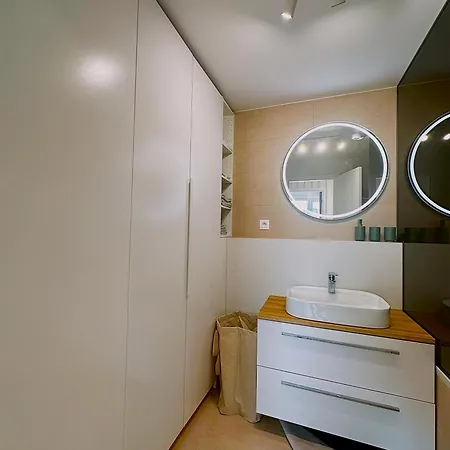 Апартаменты Luxurious Brand New Free Parking *