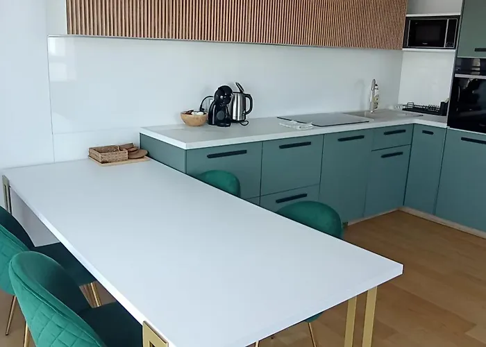 Luxurious Brand New Free Parking