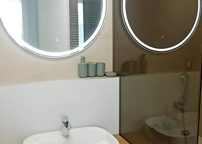 Luxurious Brand New Free Parking *