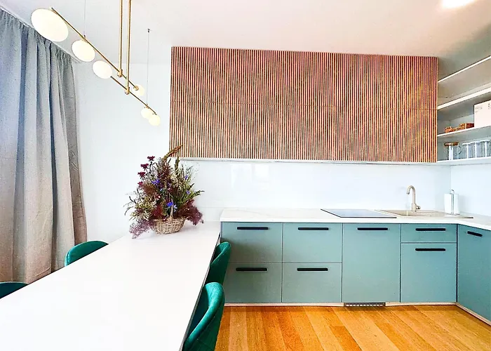 Luxurious Brand New Free Parking