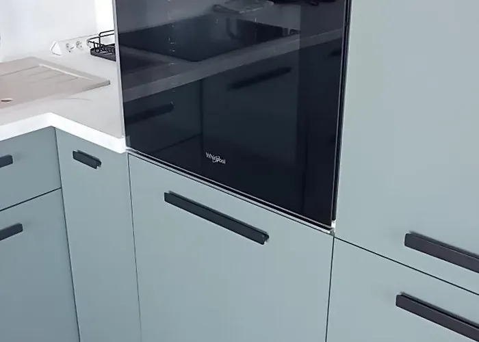 Luxurious Brand New Free Parking *