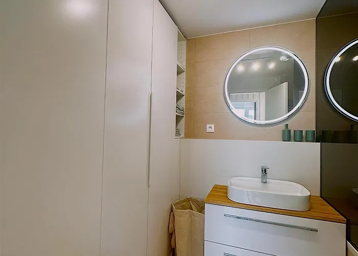 Apartment Luxurious Brand New Free Parking *